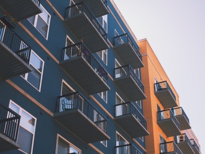 Príde človek pri osobnom bankrote o byt, dom alebo inú nehnuteľnosť? – 1. časť